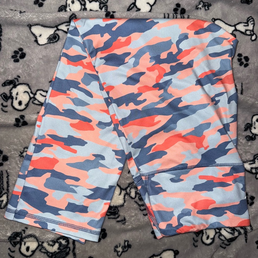 3/$21 Old Navy Active Camo Elevate Capri Leggings Medium